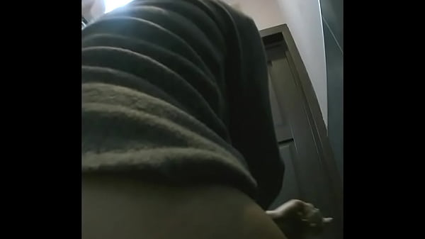 MOV 96. Girls piss in the toilet of the cafe