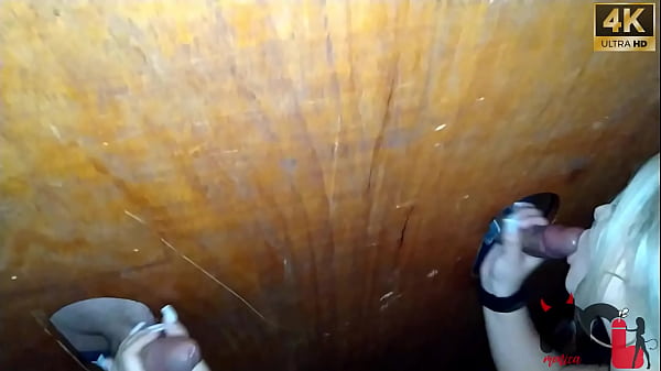 Casada hotwife, entrsa na cabine, pede 2 paus e fode com os 2, ali mesmo, marido corno nao se aguenta de tanta felicidade (parte 2)