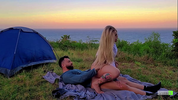 Sexo Arriscado Casal Amador real fodendo em acampamento - Sexdoll 520