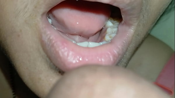 Testvérpár ágyban durva és szenvedélyes kefélés