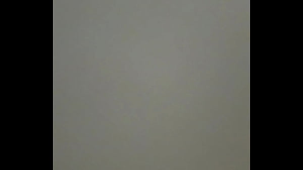 Me la chupan en baño publico glory hole