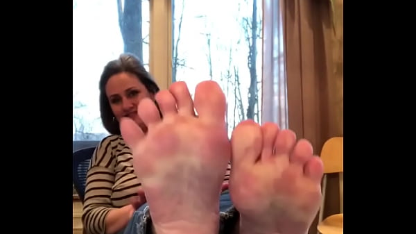 Hot mature Donna's thick, meaty soles and fat toes doing their magic for the first time ever on camera Thumbnail
