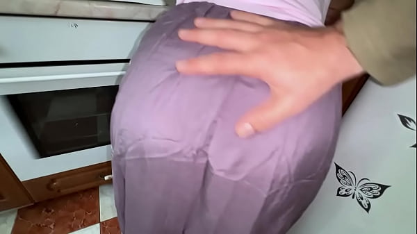 Stepson lifted his step mom skirt and saw a big ass for anal sex