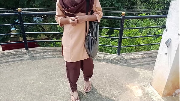 Vídeo de sexo ao ar livre de garota universitária indiana