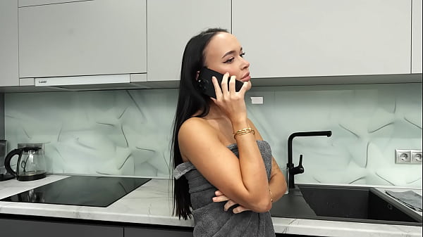 She couldn’t hold back in front of this pumped-up plumber and showed her hot body.