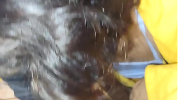 Chavita me faz um boquete, eu gozo e ela engole