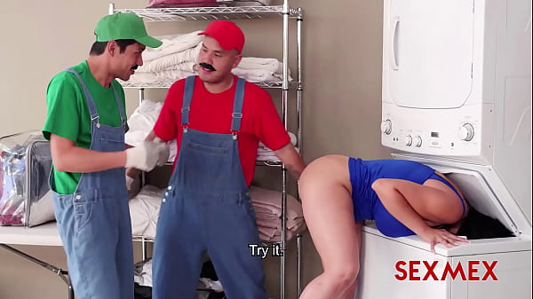 She got fucked by the bros . Kari cachonda