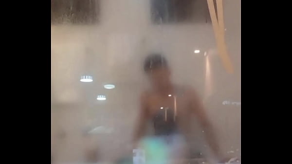 Cheia de tesão fui fuder com o dotado na hidro no motel pt 2