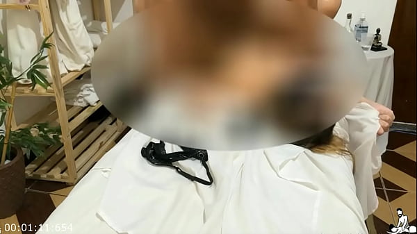Novinha de 18 aninhos veio no meu consultório receber minha massagem - VIDEO REAL