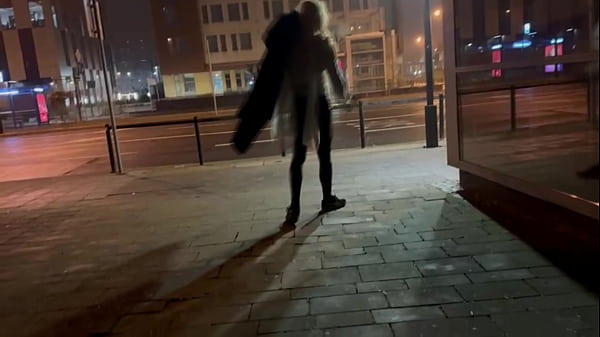 SISSY T-GIRL EXHIBITIONIST SHEMALE FLASH DICK AND ASS CITY CROSSROAD OUTDOOR