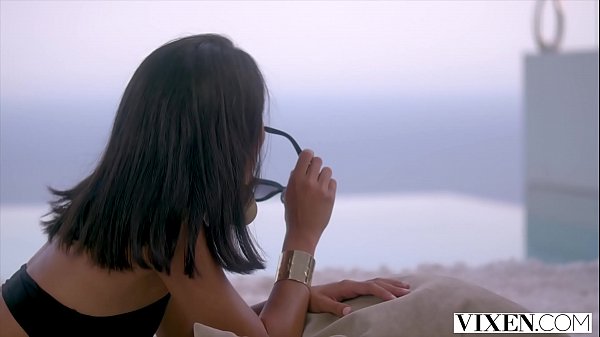 VIXEN Gorgeous model knows what she wants & takes control