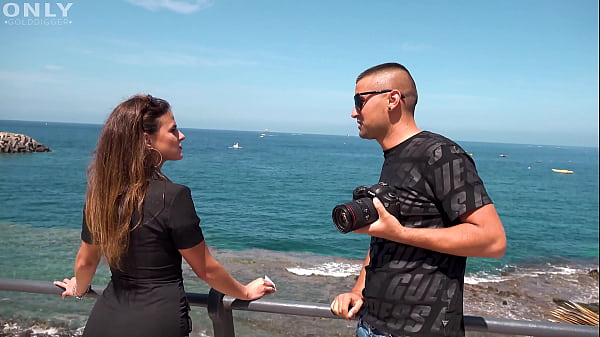 4K – Deepthroater and tight pussy Bella falls for the photo guy