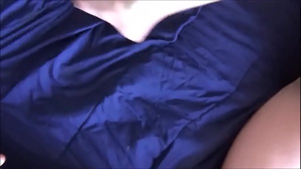 Super madre tetona calienta a su hijo con sus tetas