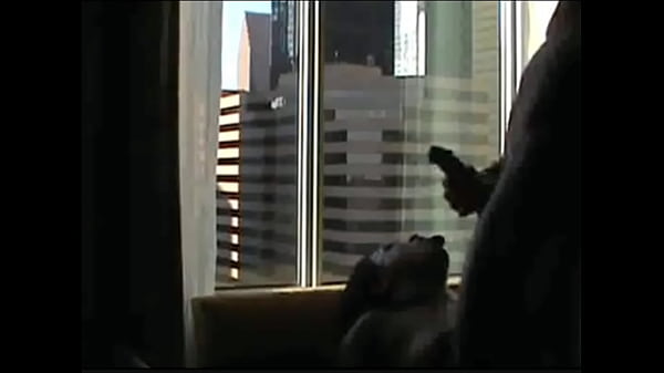 Seu desejo insaciável por um pênis preto e pesado