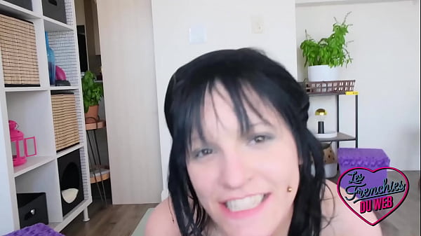 Alice, québécoise bouillante, est impatiente de se faire baiser