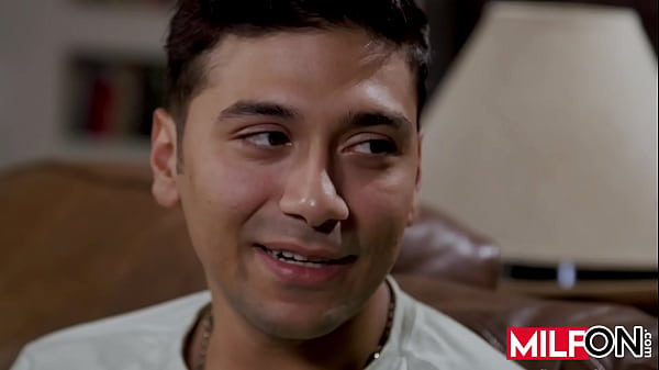 Natural busty blonde stepmom seduces her stepson and give him a nice deep throat – Annie King, Max Fills