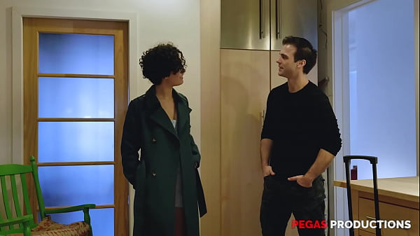 Pegas Productions - Couch Surfing Finit en Sexe Anal