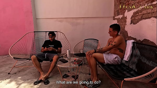 DOUBLE PENETRATION WITH MY MEXICAN FRIEND ENDS IN A BIG CUMSHOT