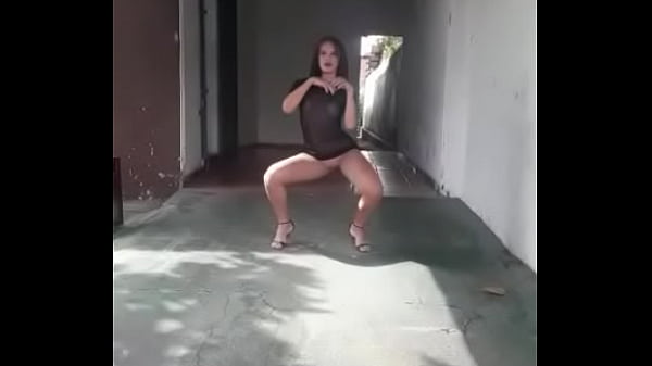 Novinha Bailando Funk Y Mostrando Su Coño XXX Video