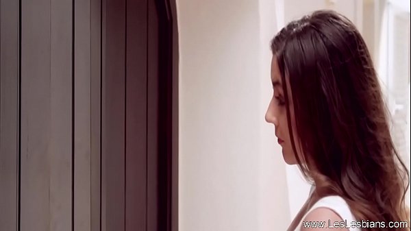 Lesbiana Seduce A Su Tímida Novia XXX Video