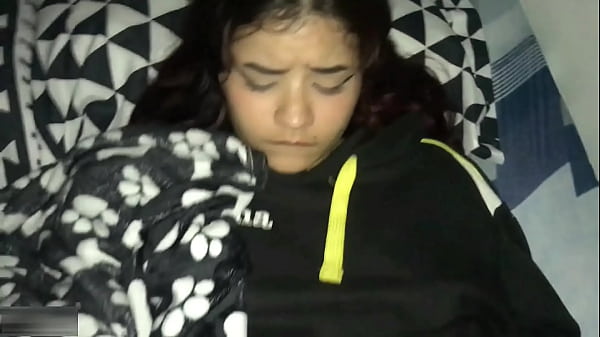 Fascinante trabajo de hermosa hermanastra latina con su coño y su garganta!