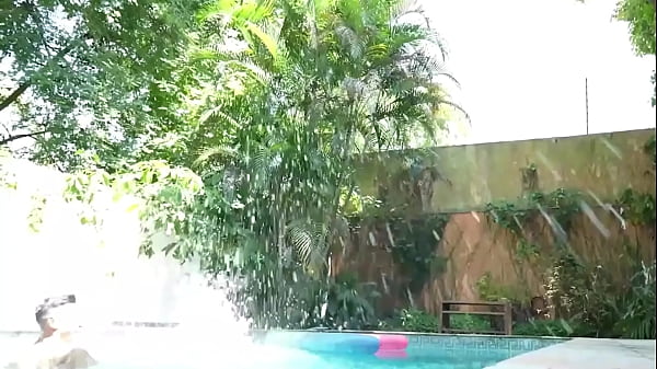 Voltando do carnaval, fomos curtir uma piscina com muita putaria. Rolou até DP no amigo – Free