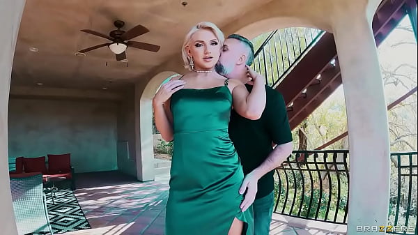 Front Door Voyeur Bambi Barton / Brazzers/ Enter XVPROMO on official site for discount