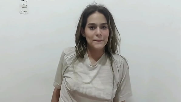 No puedo resistirme a follar con mi hermanastra latina