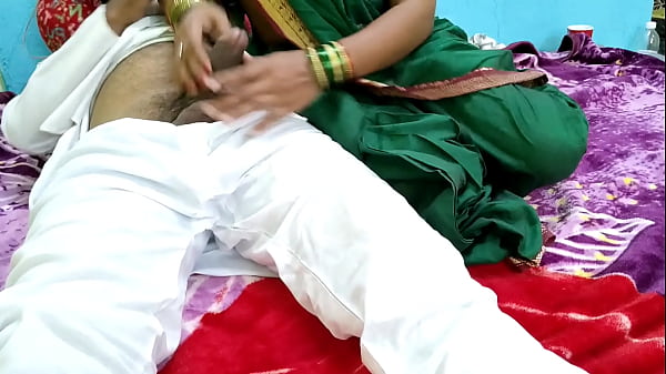 देसी ससुर ने अपने बहु को चाय पीने के बहाने बुलाया और बहु के चुत को फाड़ दिया(क्लीयर ऑडियो)