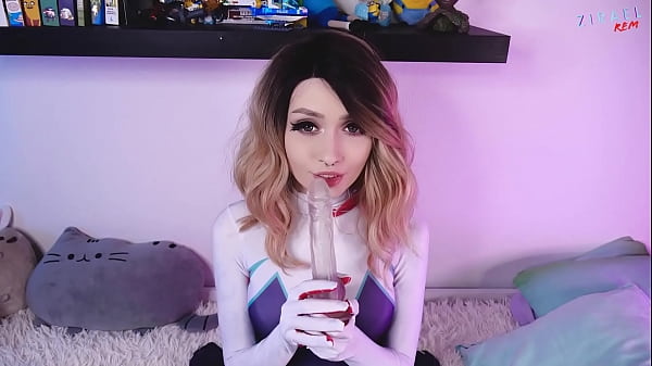 Gwen Stacy cosplay get creampied in her pussy