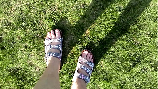 Barefoot in clogs Thumbnail