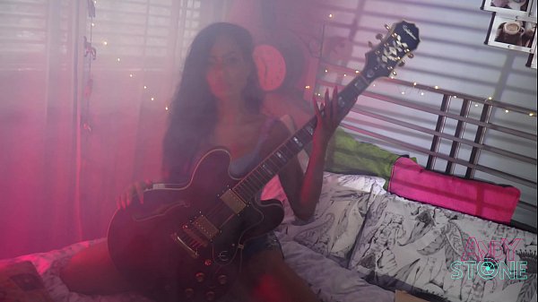 CANELA SKIN  CAME TO VISIT ME AND I TAKE HER PHOTOS.... THEN SHE OFFERED ME TO ... FUCK HER.. (first part video)