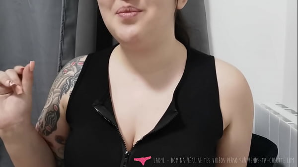 Vends-ta-culotte - Humiliation pour homme soumis par une jeune dominatrice française sexy - LadyL - Domina