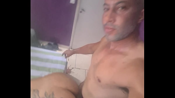 Morena se apaixonou levando pinto na buceta e ainda fez boquete gostoso até gozar