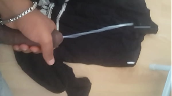 Eu tentei não gozar duas vezes ao mesmo tempo, mas eu estava com muito tesão