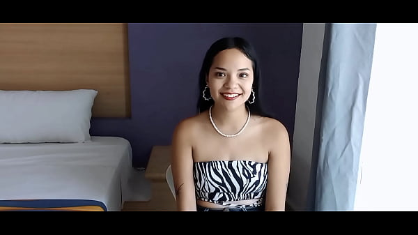 CHICA LATINA INICIA EN EL PORNO