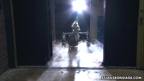 Asian Shiori Natsumi screams and cums with a fucking machine.