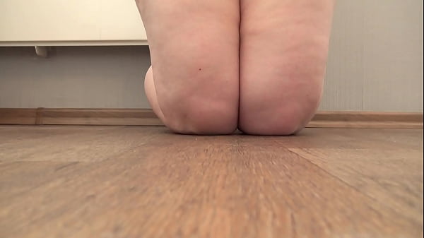Saggy tits. Mature MILF shakes her big natural boobs doggy style. POV. ASMR. Homemade fetish from a busty BBW. Amateur.