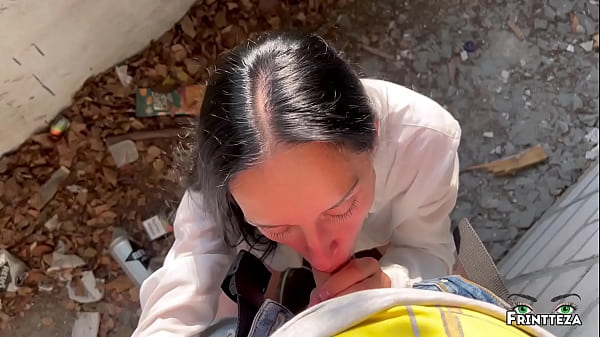 Quick Public Blowjob at a photo shoot with Cum in Mouth