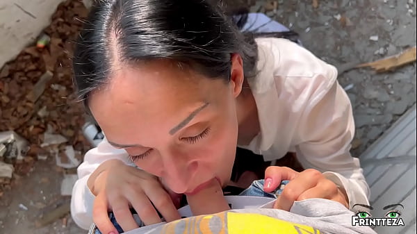 Quick Public Blowjob at a photo shoot with Cum in Mouth