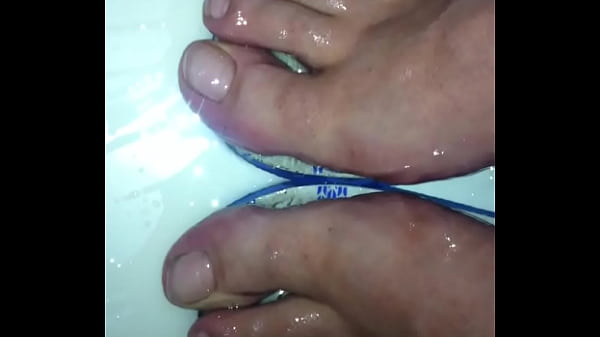 Cum on oiled wet Feets Thumbnail