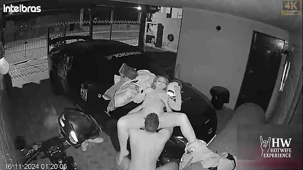 Puxou as cameras do CFTV e descobriu a traição!! Marido corno manso, desconfio da esposa puta e instalou cameras, quando puxou as cameras viu a esposinha dando para o entregador.