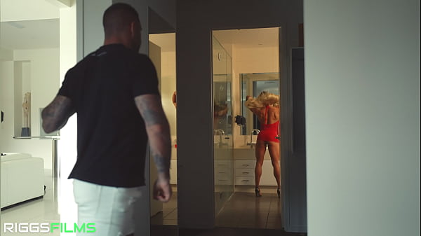 MISS MUSCLE BARBIE FUCKED BY A BIG COCK