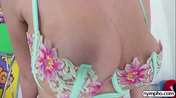 NYMPHO Blake Blossom's tasty pussy