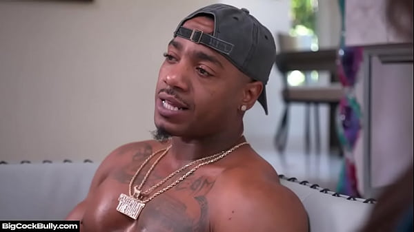 MILF Linzee Ryder goes throat goat on her son's bully