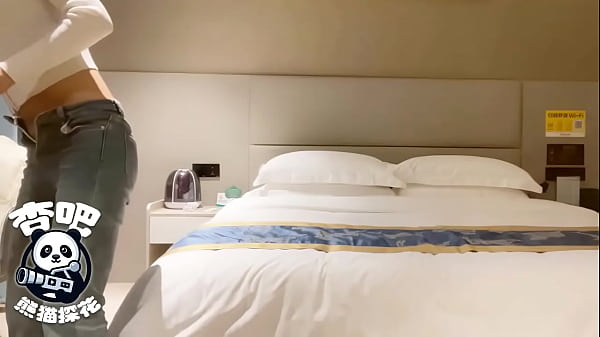 Panda Tanhua - "Vamos, querido, venha me foder." A alta gostosa de Xinjiang é apaixonada e desenfreada na cama.