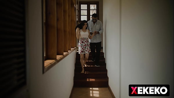 Su amigo llega de viaje y lo seduce (termina mal)