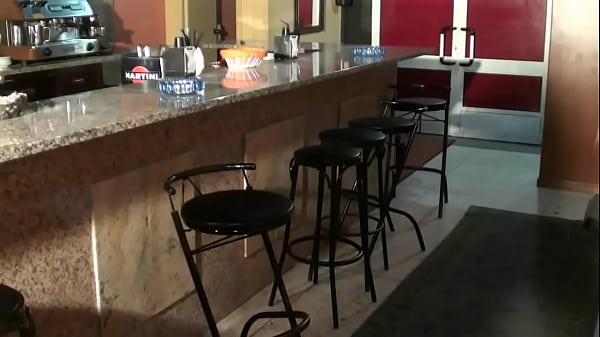 Mi Novio No Me Folla. Estoy muy caliente y me voy a Follar al Repartidor que trae la mercancía a mi Trabajo