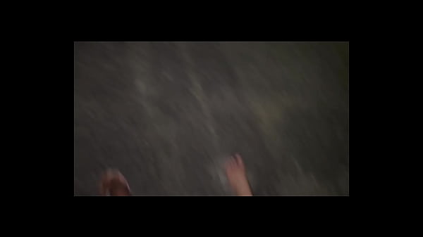 Resenha de putaria na rua acaba em fudelância no carro em movimento.