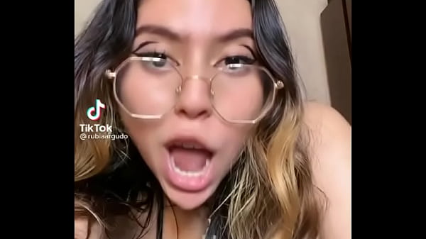 rich brunette Thumbnail